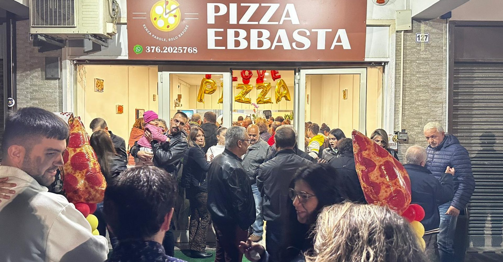 inaugura pizza ebbasta a Maddaloni